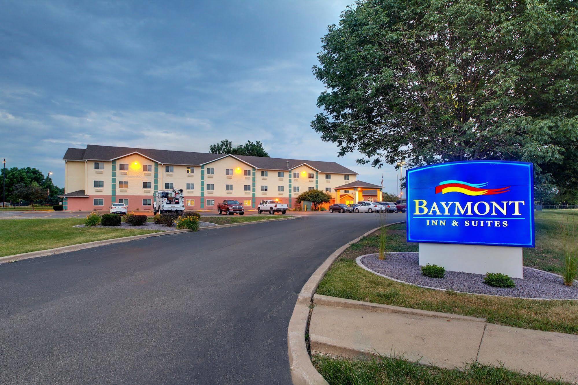 Baymont By Wyndham Galesburg Hotel Exterior photo
